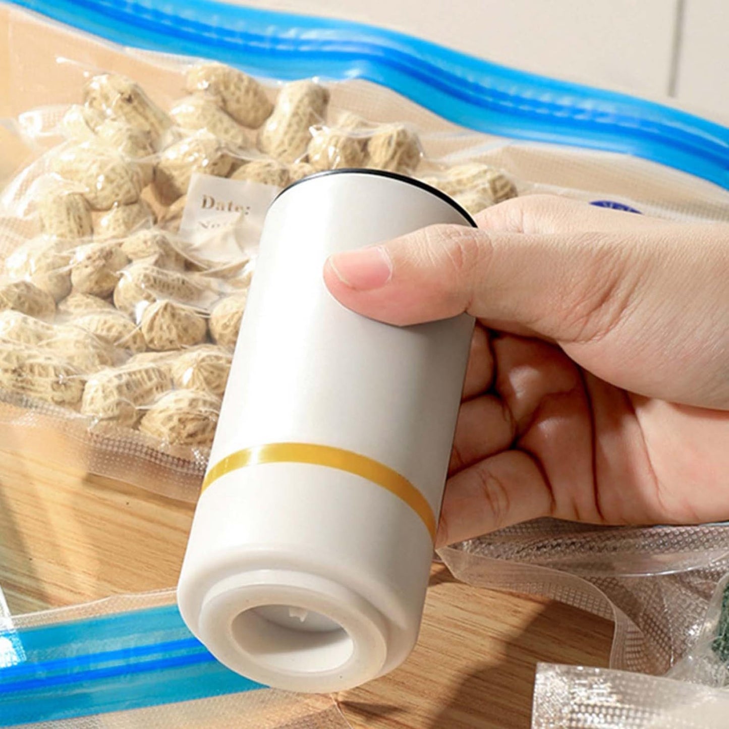 Handheld Vacuum Sealer with 12 Food Preservation Storage Bag Portable Vacuum Electric Vacuum Extractor for Snack Cookies